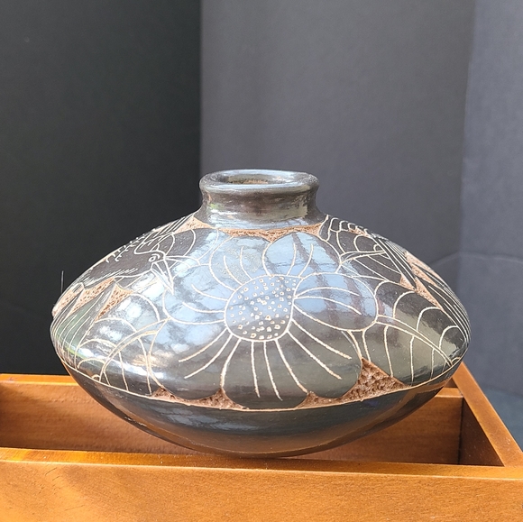 Signed Vintage Mexican Clay  Pottery Vase - Picture 5 of 7